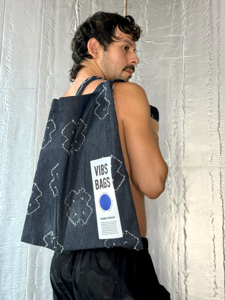 ARCHIVE FABRIC TOTE BAG BY Henrik Vibskov - Image 3