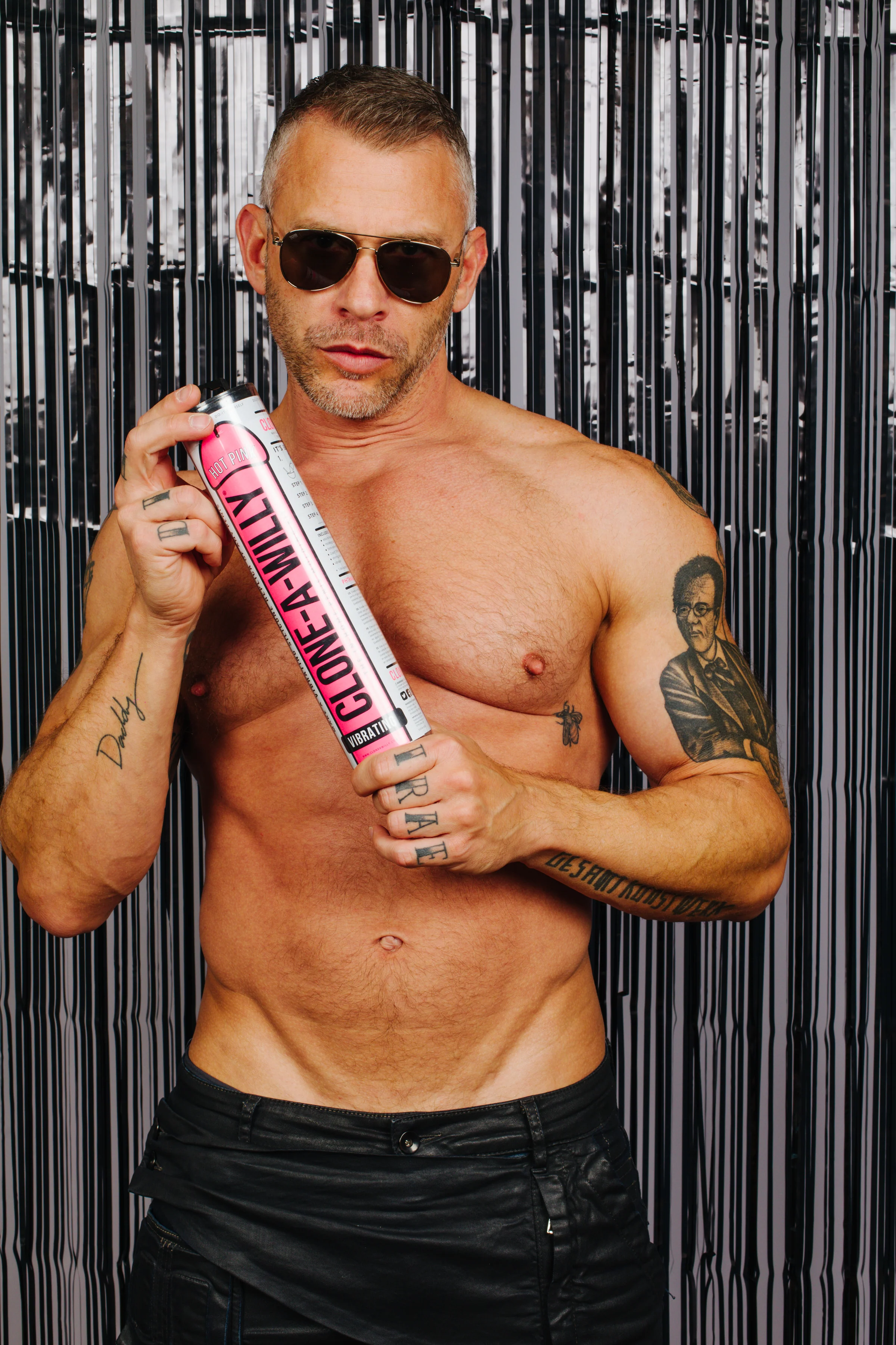 CLONE A WILLY AT HOME PENIS MOLDING KIT - HOT PINK - Image 4
