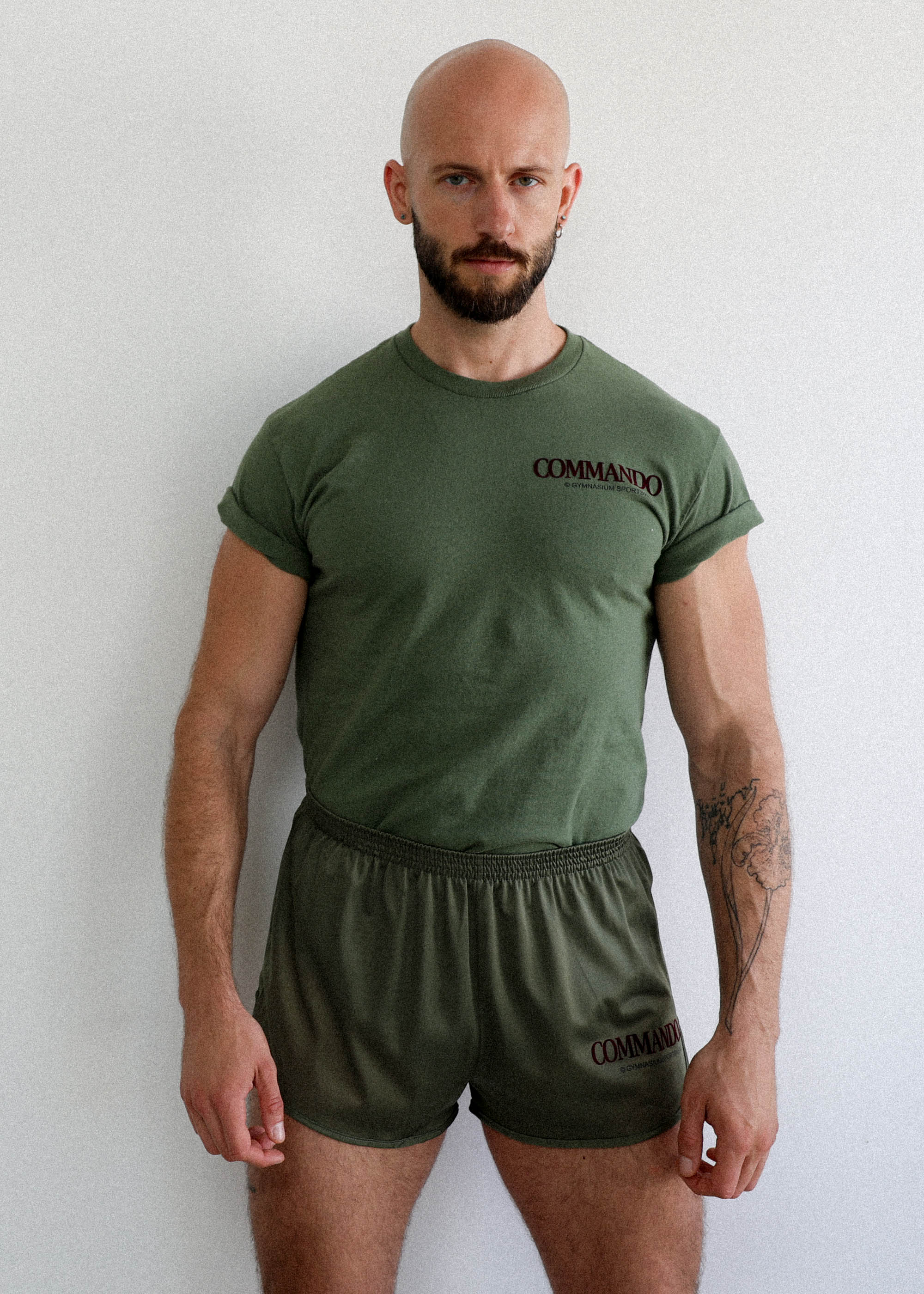 GYMNASIUM THE COMMANDO T-SHIRT IN MILITARY GREEN - Image 4