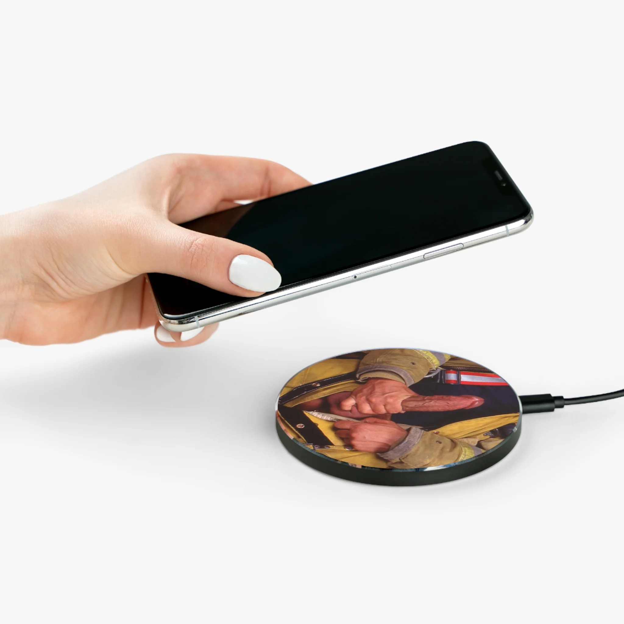 HOSE Wireless Charger by CHUCK X CULTUREEDIT - Image 4