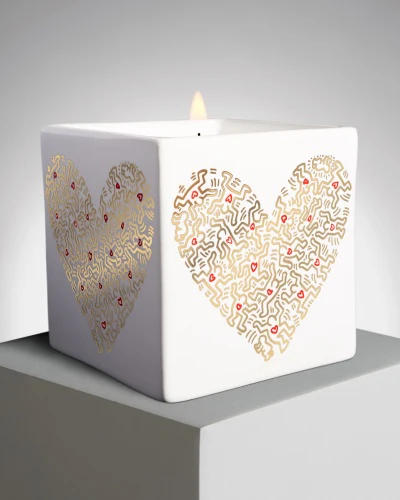 Keith Haring Gold Pattern Heart Candle - Image 4