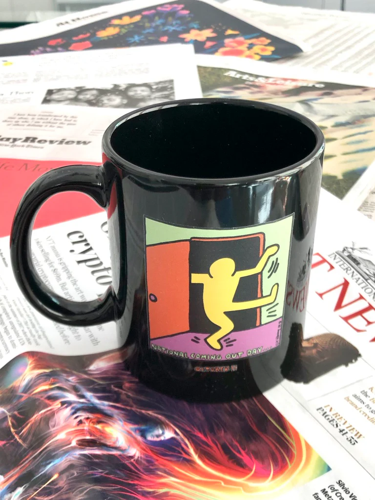 KEITH HARING NATIONAL COMING OUT DAY MUG BLACK - Image 2