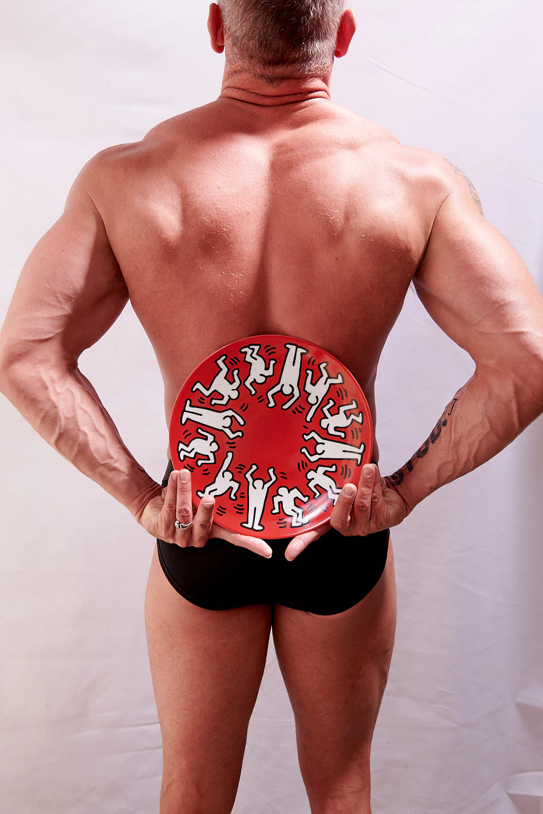 Keith Haring PORCELAIN and platinum PLATE "White on Red" - Image 2