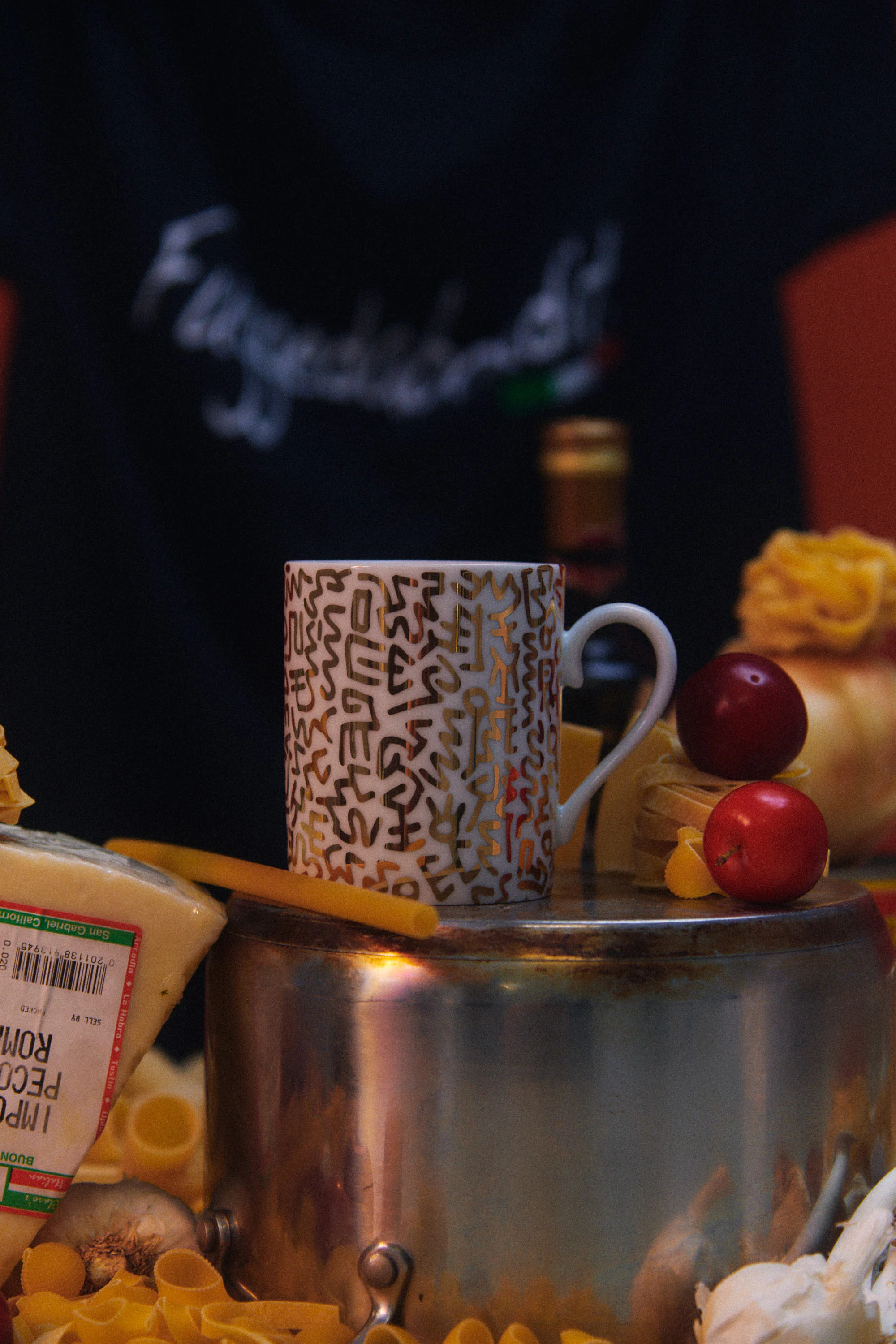 KEITH HARING PORCELAIN MUG GOLD PATTERN - Image 3