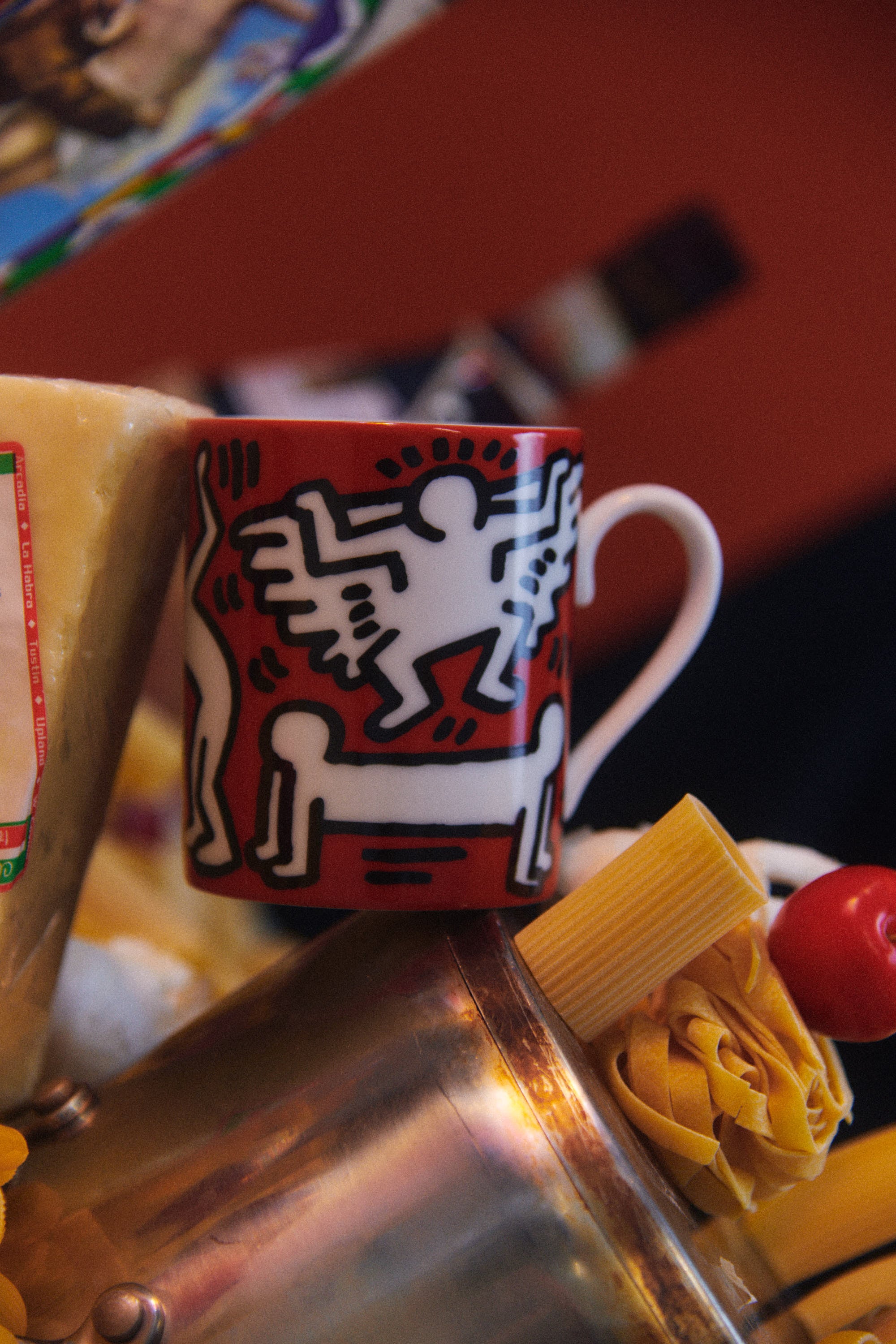 KEITH HARING PORCELAIN MUG "WHITE on red" - Image 6