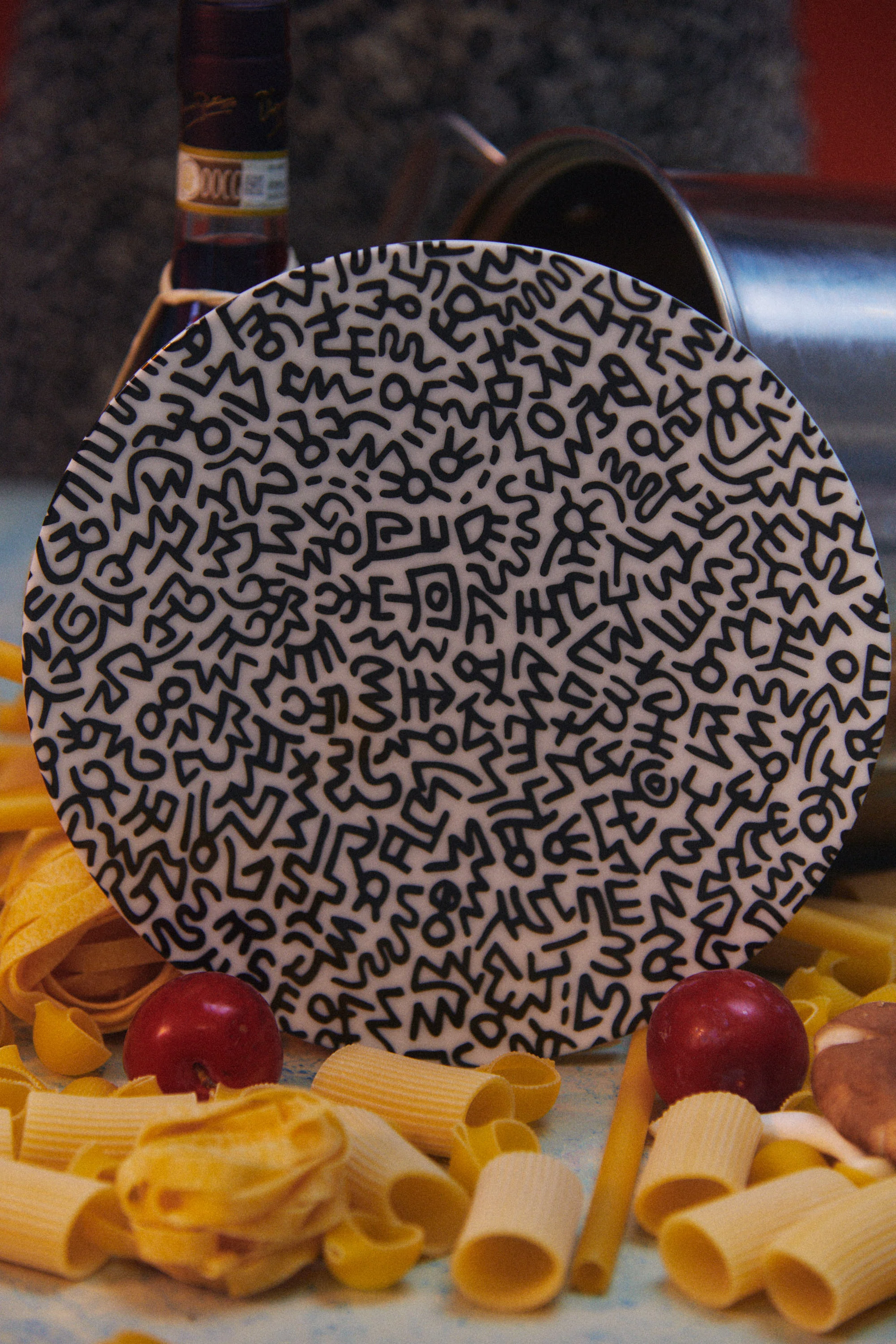Keith Haring PORCELAIN PLATE BLACK "PATTERN COLLECTION" - Image 6