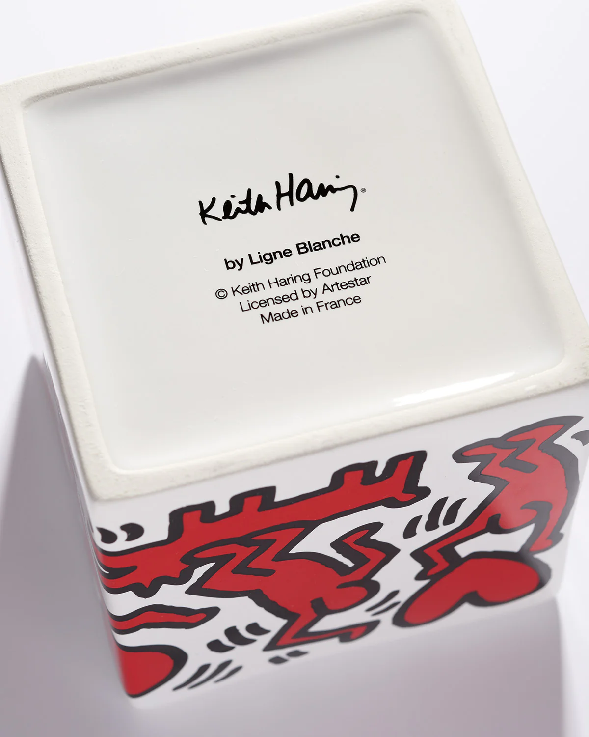 KEITH HARING "RED ON WHITE" SQUARE PERFUMED CANDLE - Image 10