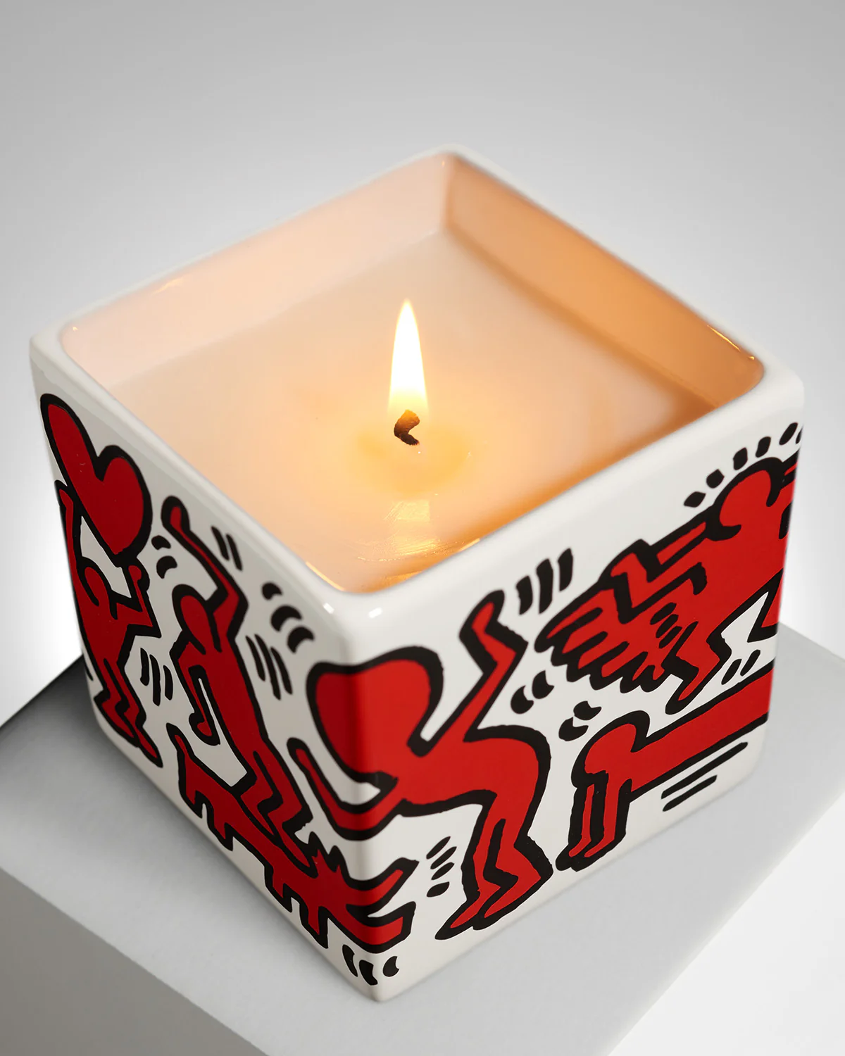 KEITH HARING "RED ON WHITE" SQUARE PERFUMED CANDLE - Image 12