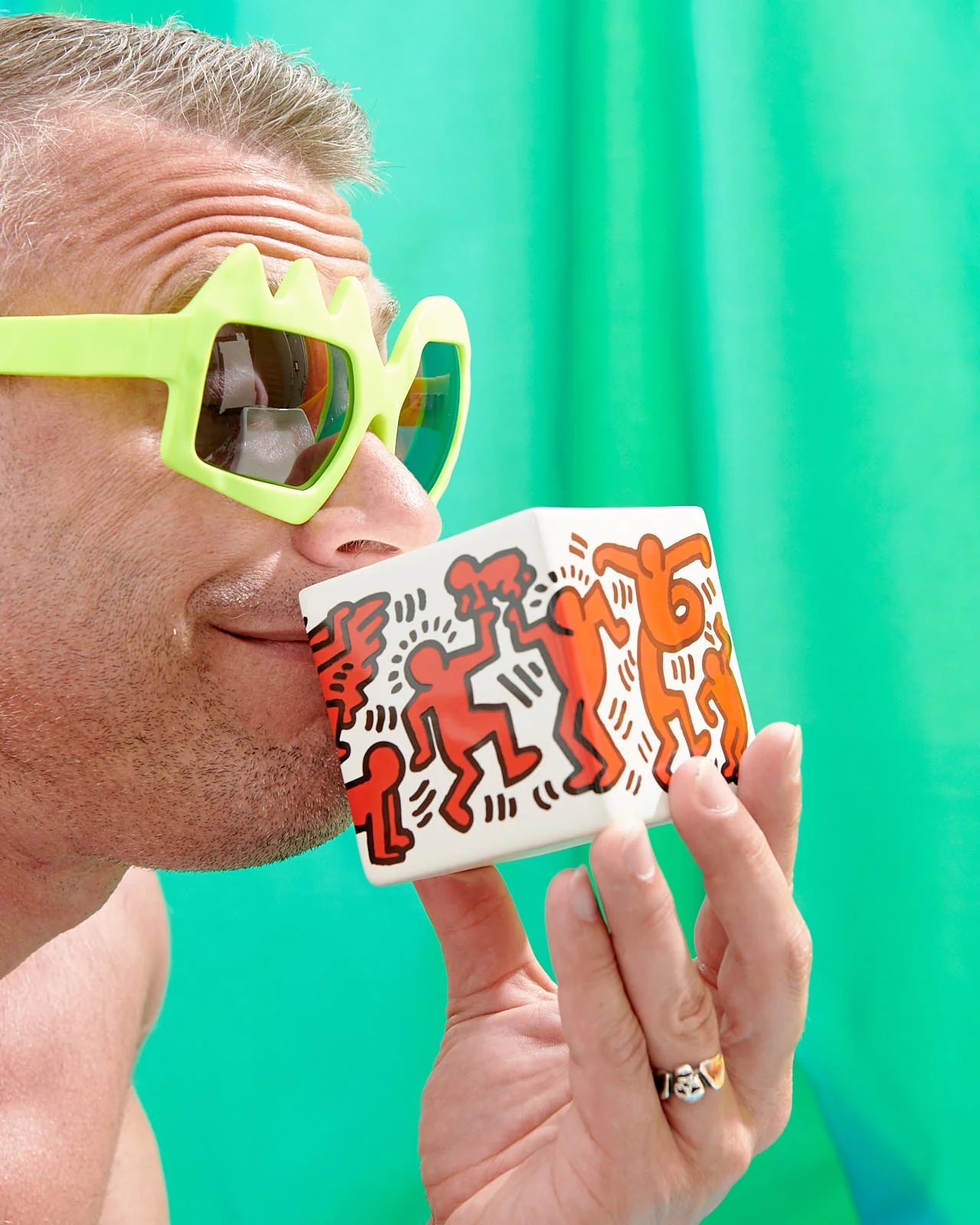 KEITH HARING "RED ON WHITE" SQUARE PERFUMED CANDLE - Image 5