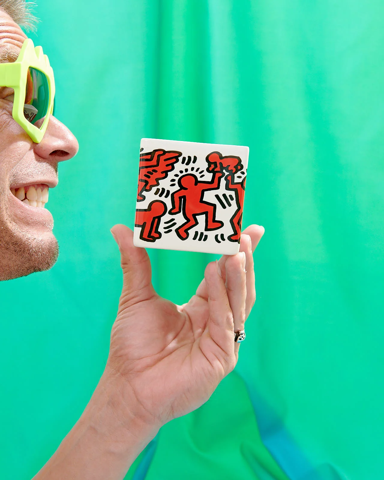 KEITH HARING "RED ON WHITE" SQUARE PERFUMED CANDLE - Image 6