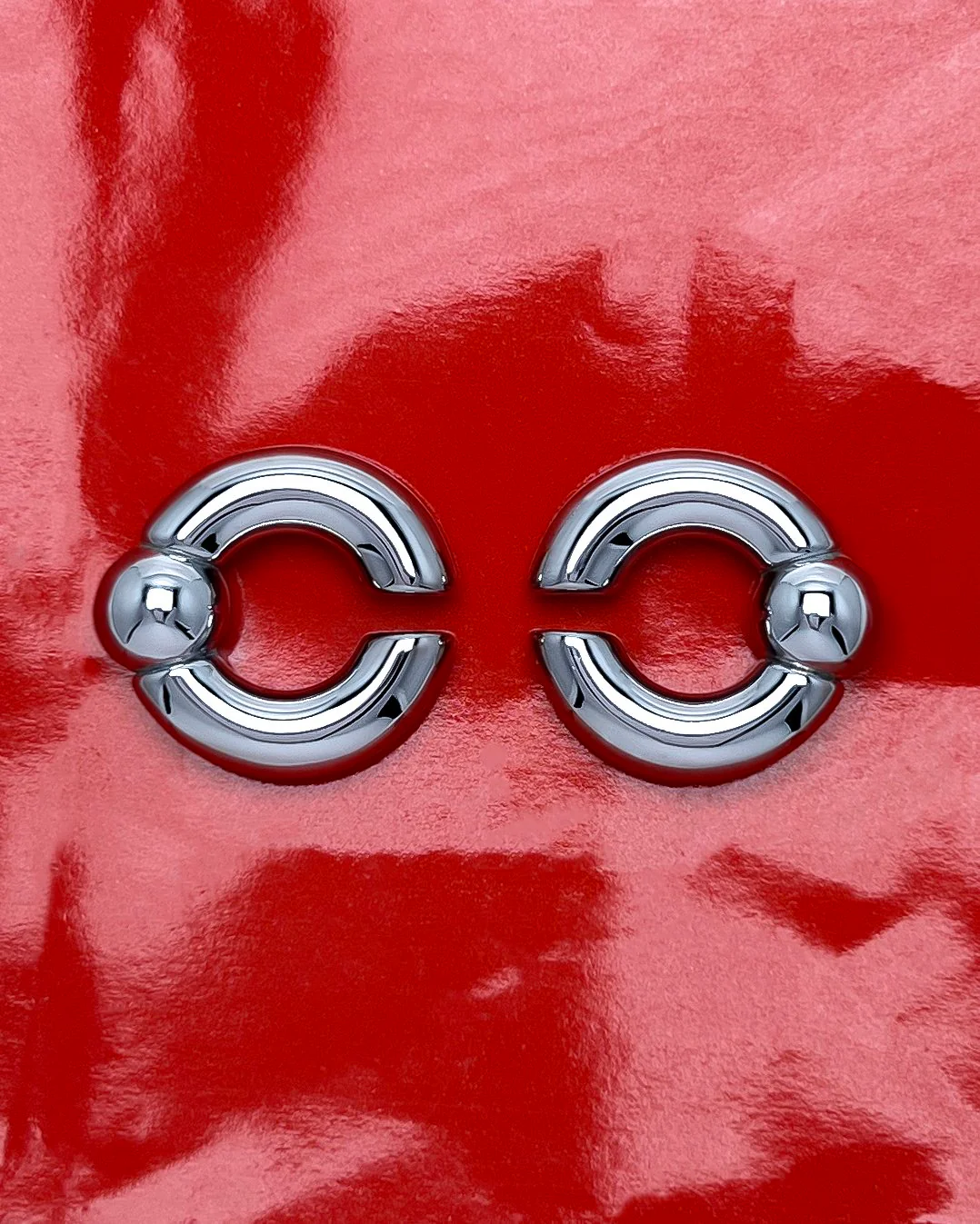 KISKA LAB BARBELL EAR CUFF - Image 3
