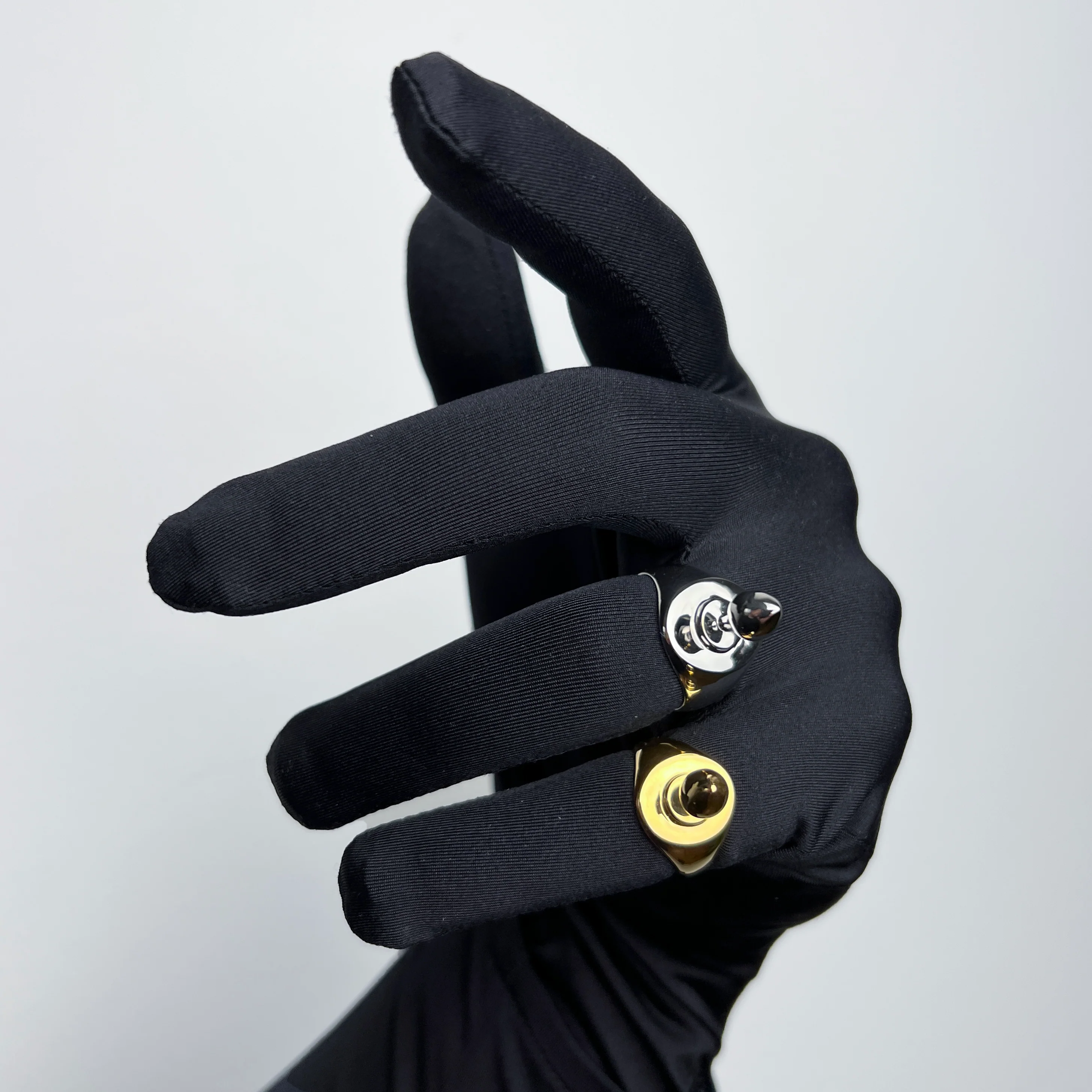 KISKA LAB MINI PLUG SIGNET PLATINUM RING - Image 4