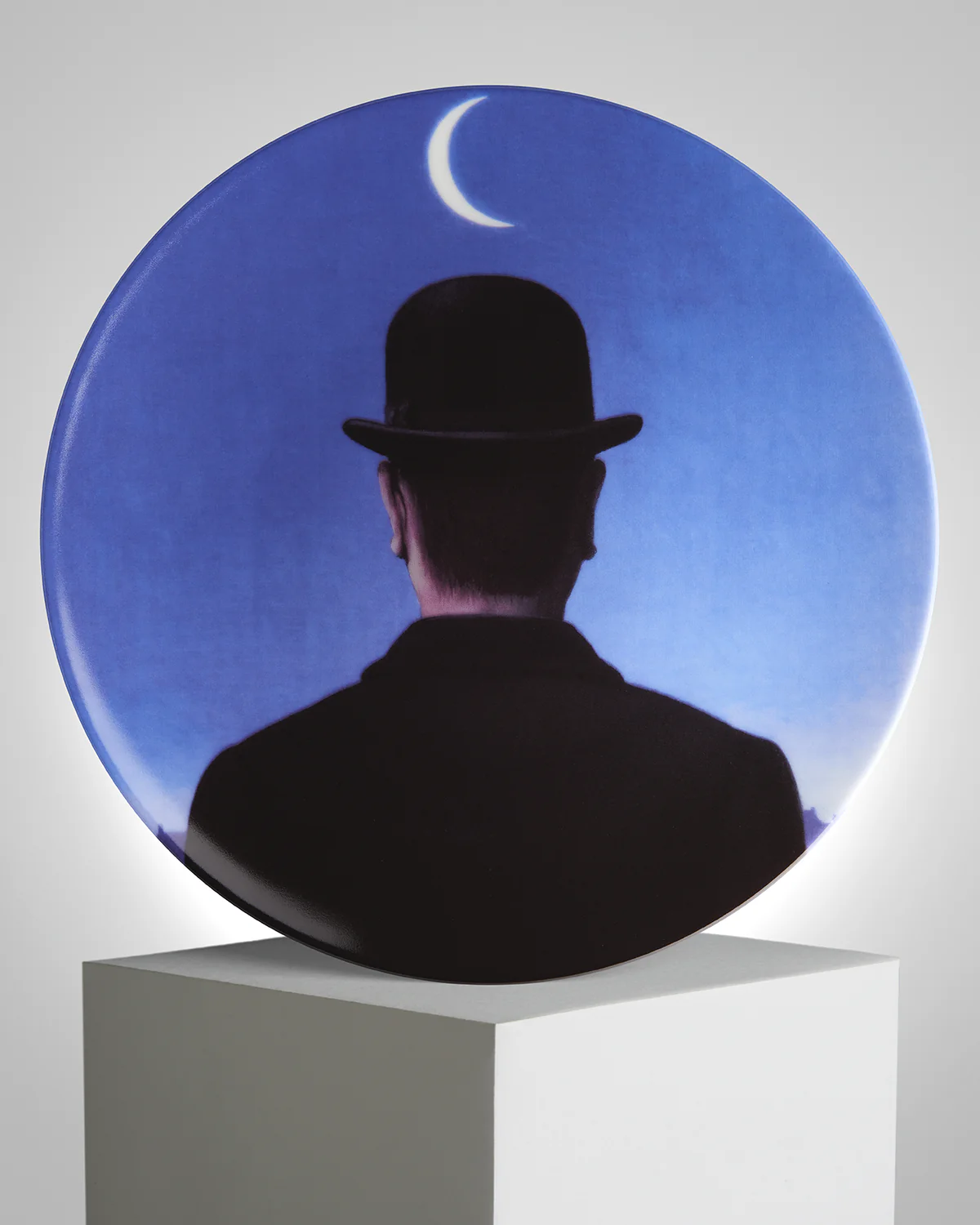 MAGRITTE LARGE PORCELAIN PLATE LE MAÎTRE D'ECOLE - Image 3