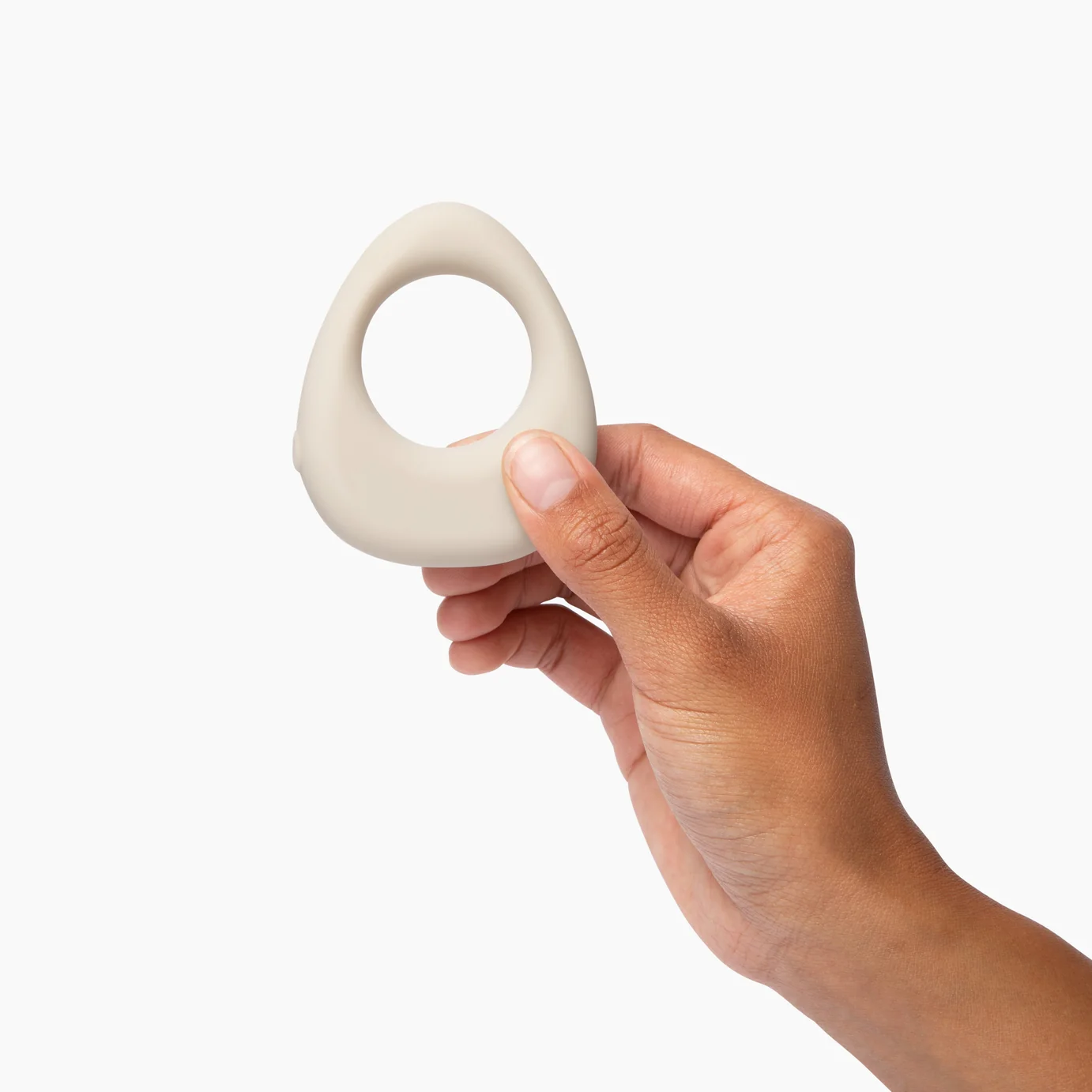 Maude BAND vibrating cock ring - Light Gray - Image 2