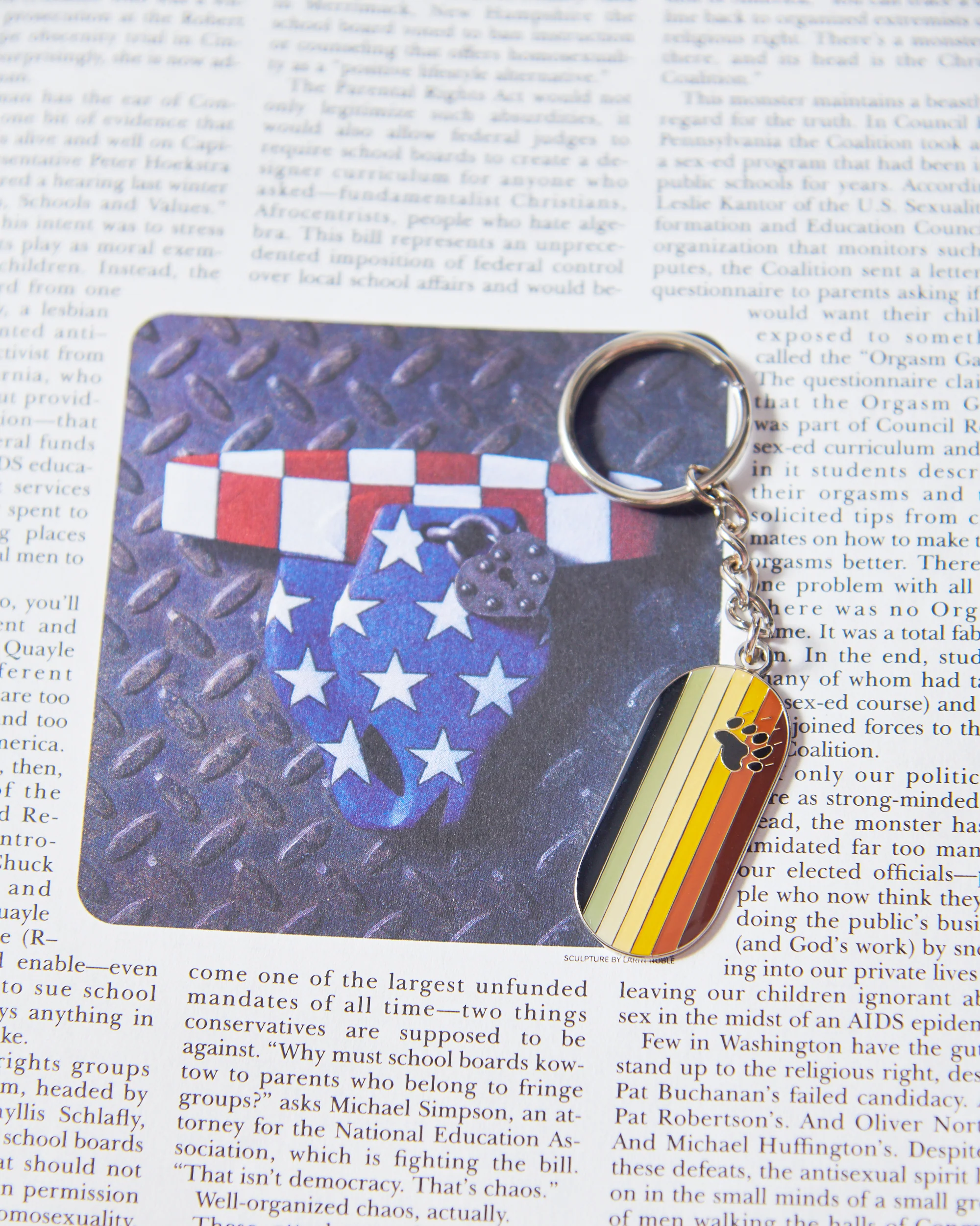 METAL BEAR FLAG KEY CHAIN - Image 3