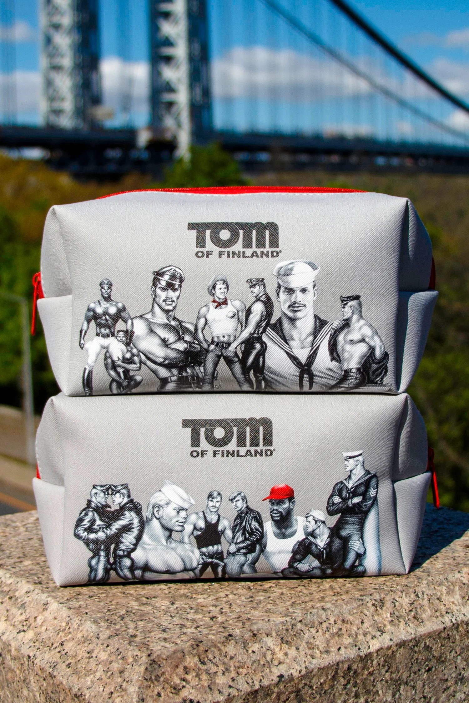 TOM OF FINLAND TOILETRY BAG - Image 3