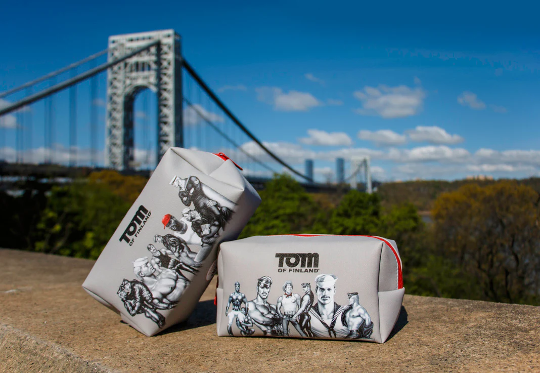 TOM OF FINLAND TOILETRY BAG - Image 7