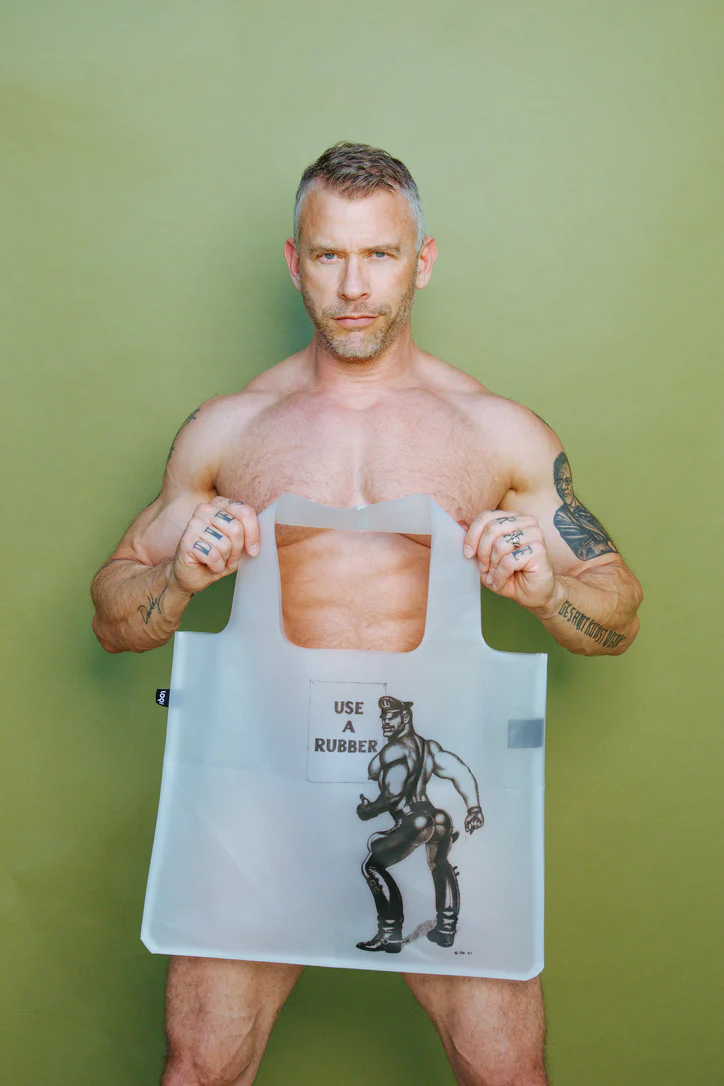 TOM OF FINLAND USE A RUBBER MILKY TRANSPARENT BAG BY LOQI - Image 5