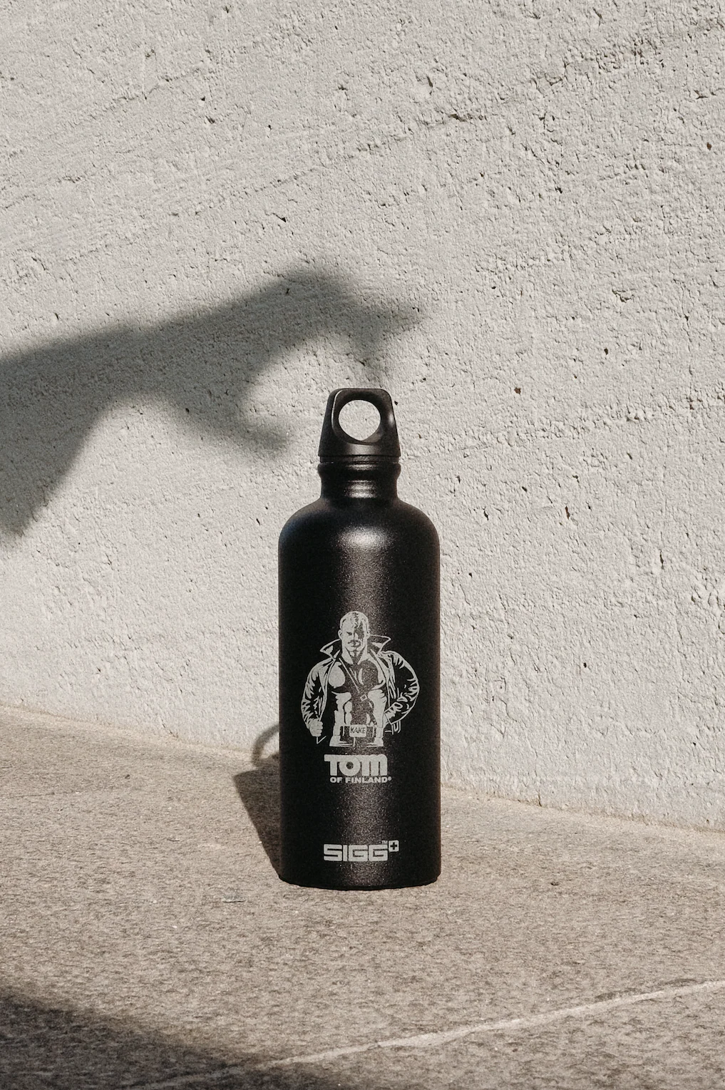 TOM OF FINLAND x SIGG WATER BOTTLE BLACK - Image 2